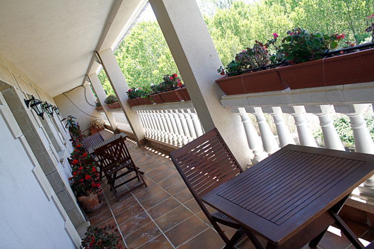 Hostal Zubi XXI Puente la Reina Exterior foto