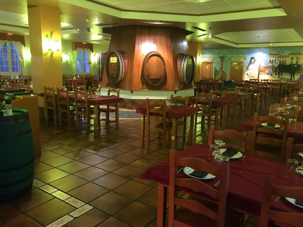 Hostal Zubi XXI Puente la Reina Exterior foto